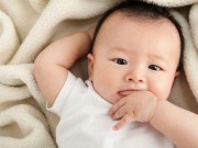 Cách dỗ trẻ khóc dạ đề