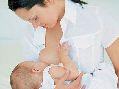 Nuôi con bằng sữa mẹ: Đầu ngực bị đau khi cho con bú