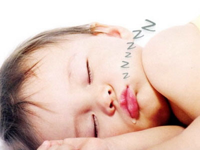 Giấc ngủ của trẻ sơ sinh: Đổ mồ hôi trộm, ngáy và khịt mũi khi ngủ