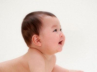 Đau bụng ở trẻ sơ sinh: Táo bón và viêm ruột