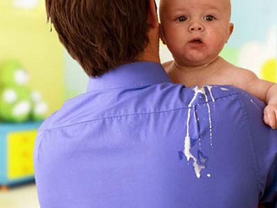 Đau bụng ở trẻ sơ sinh: Trào ngược dạ dày