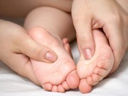 Tăng sức đề kháng cho bé yêu bằng xoa bóp