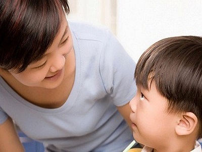 Dạy con ngoan: Phản ứng thế nào khi bé 2 tuổi hay la hét?