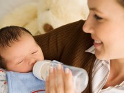 Vì sao bé bỏ bú sớm?