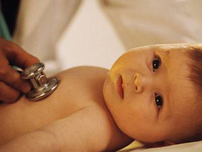 Khám sức khỏe định kỳ cho trẻ sơ sinh: Bé 1 tháng tuổi