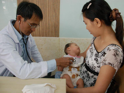 Khám sức khỏe định kỳ cho trẻ sơ sinh: Bé 1 tháng tuổi