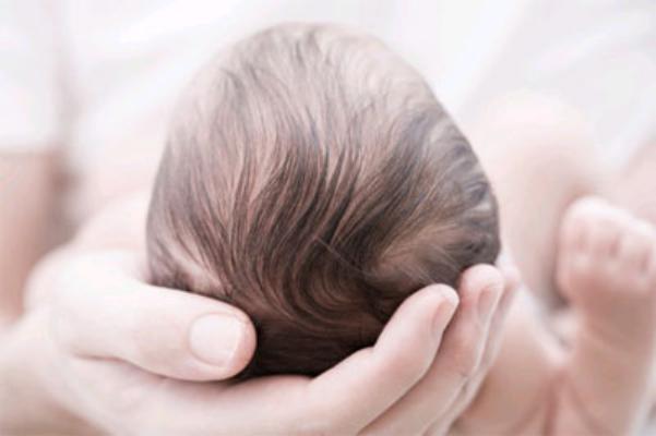 Chăm sóc tóc trẻ sơ sinh
