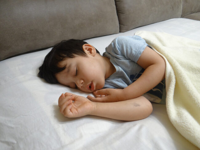 Hội chứng ngưng thở khi ngủ ở trẻ em: Triệu chứng và cách chữa trị