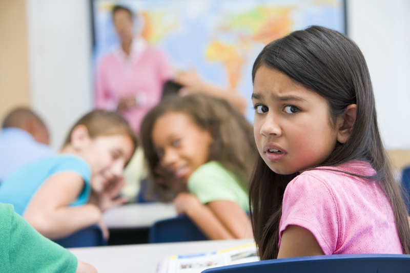 Bắt nạt học đường: Bố mẹ nên làm gì khi con bị bắt nạt?