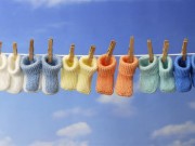 Tại sao nên giặt quần áo trẻ nhỏ trước khi mặc?