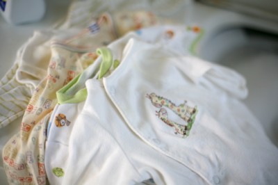 Bí quyết chăm sóc quần áo trẻ sơ sinh dễ dàng