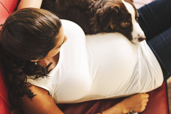 Phụ nữ mang thai có nên chăm sóc vật nuôi?