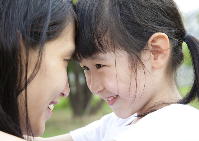 5 nguyên tắc nuôi dạy con gái dành cho mẹ