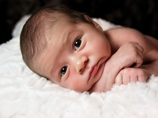 10 biểu hiện lạ ở bé: Trẻ sơ sinh hay gầm gừ rồi còn gì nữa ...