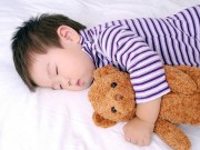 5 thói quen ngủ ảnh hưởng xấu đến sức khỏe bé