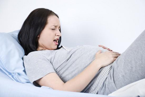Nguyên nhân mẹ bầu bị đau bụng khi ăn?