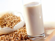 Cho bé uống sữa đậu nành: Mẹ nên cẩn thận!
