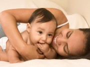 3 trò chơi cho mẹ và bé sơ sinh