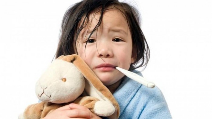 5 điều mẹ có thể du di khi trẻ bị sốt