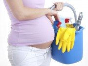 Hóa chất độc hại bà bầu cần tránh xa!