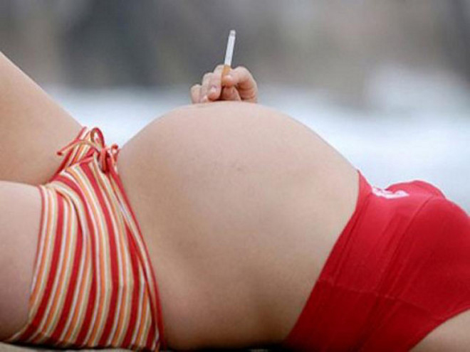 Hút thuốc khi mang thai
