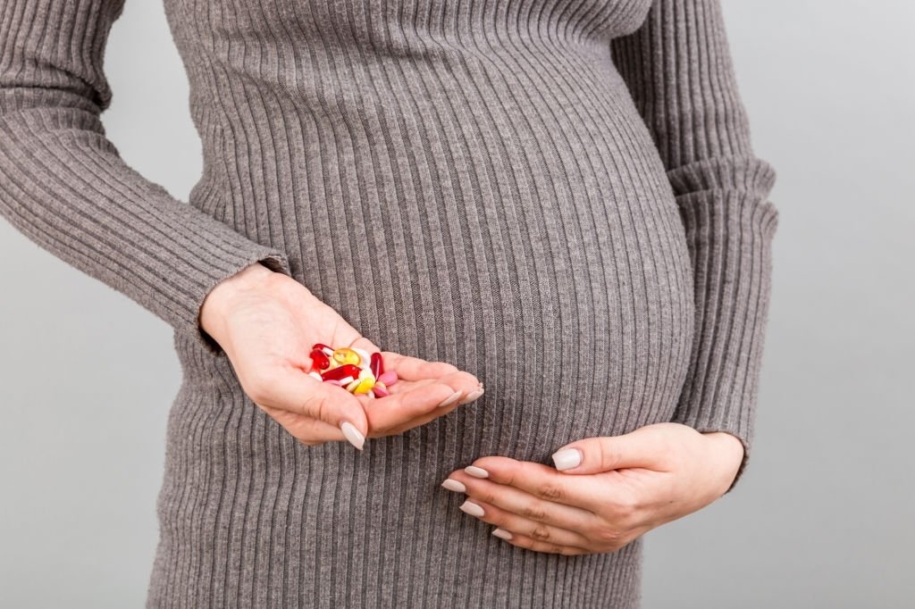 lỡ uống vitamin A liều cao khi mang thai
