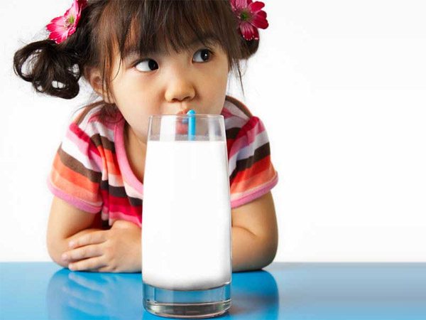 Dị ứng sữa bò và 6 điều mẹ cần biết