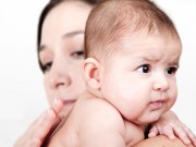 Mách mẹ cách cho bé ợ hơi