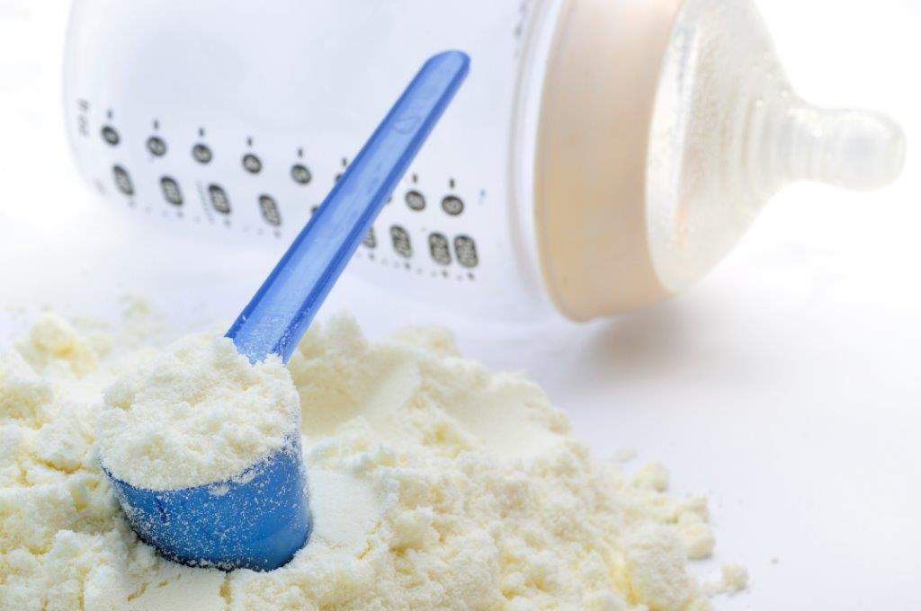 4 sai lầm phổ biến khi cho bé dùng sữa công thức