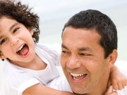 “Bỏ túi” cho bố những trò chơi đơn giản với trẻ tập đi