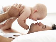 Bí quyết để bố "sống sót" 6 tuần đầu sau sinh