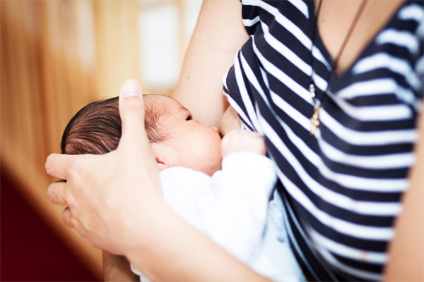 Sữa mẹ giúp ngăn ngừa nguy cơ dị ứng