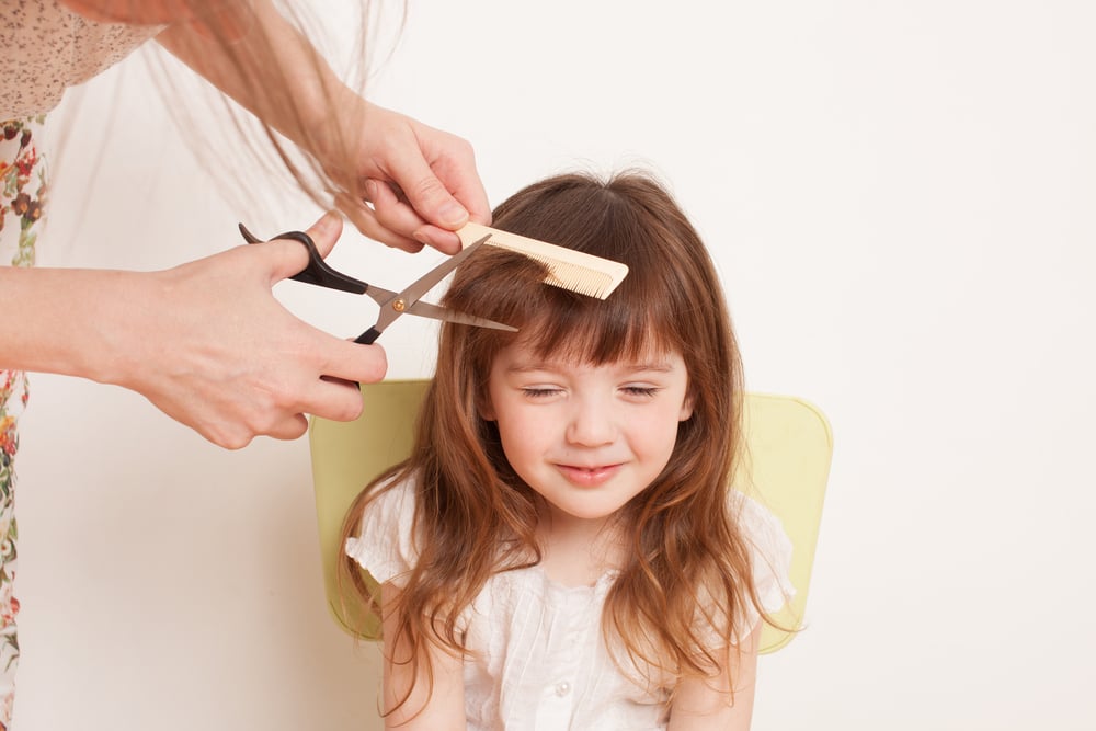 cắt tóc cho bé gái