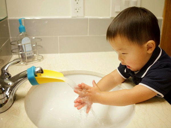 Tạo cho bé thói quen rửa tay giúp trẻ phòng bệnh tiêu chảy cấp