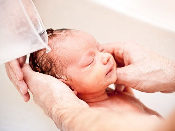 4 lưu ý đặc biệt về thời gian tắm cho trẻ sơ sinh