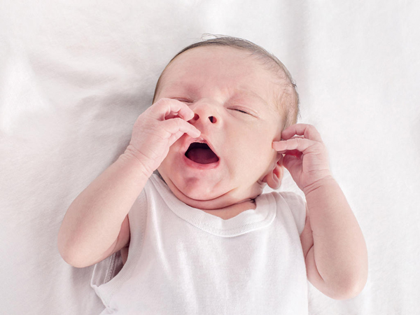Giải đáp thắc mắc trẻ sơ sinh ngủ bao nhiêu tiếng 1 ngày