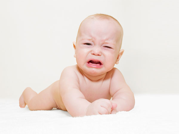 5 cách dỗ trẻ sơ sinh khóc hiệu quả mọi lúc mọi nơi
