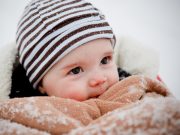 Bí quyết chăm sóc trẻ sơ sinh mùa lạnh: Giữ ấm cho trẻ đúng cách