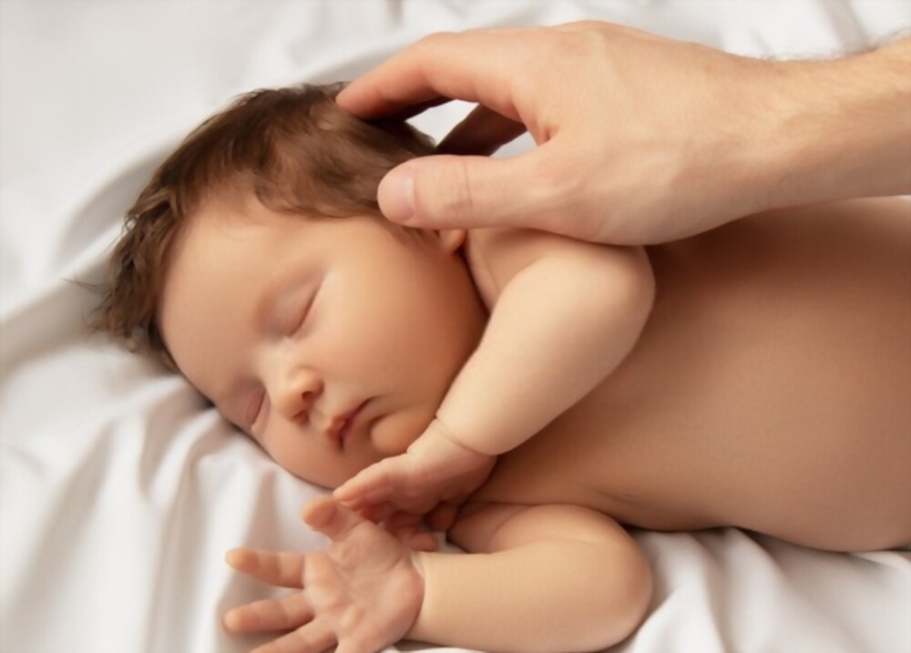 Trẻ sơ sinh ngủ nhiều có thể do bệnh lý
