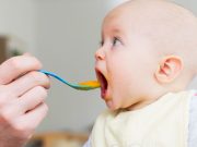 Bột ăn dặm cho bé: Chọn sao mới tốt?