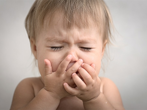 Trẻ bị nổi mụn nước trong miệng: 5 mẹo hay cho mẹ