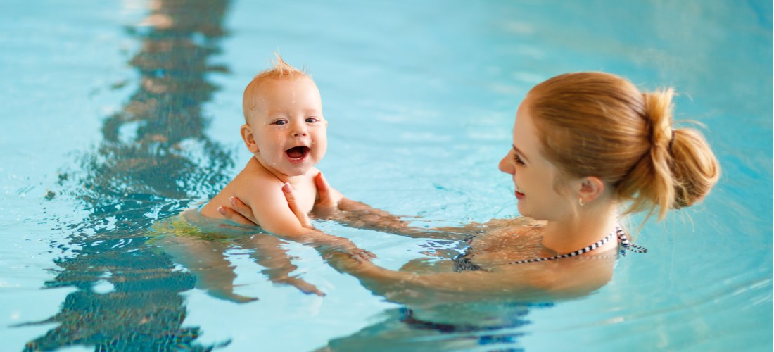 Trẻ sơ sinh mấy tháng tuổi mới nên tập bơi?