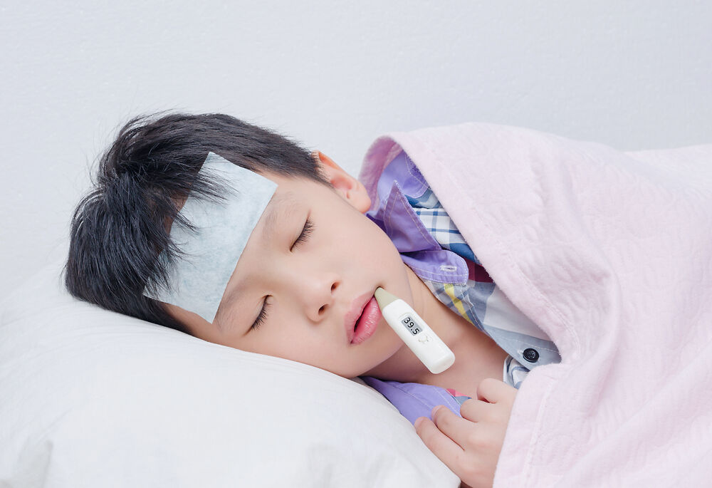 Trẻ bị sốt lúc nóng lúc lạnh là bệnh gì và cách chữa trị?