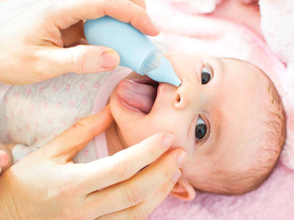 cách trị nghẹt mũi cho trẻ sơ sinh 1