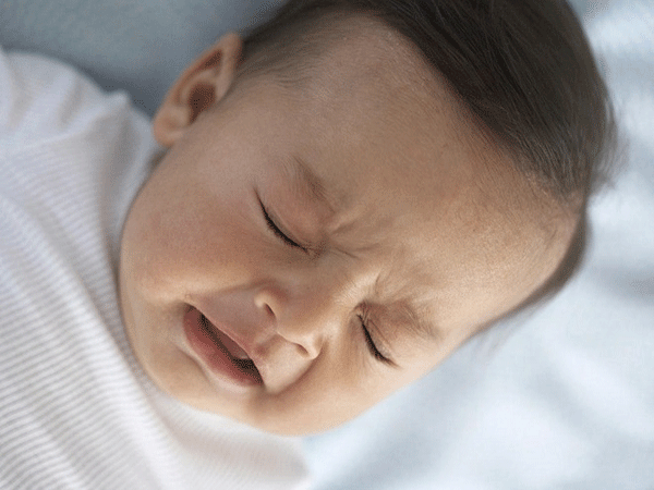 5 bí quyết đơn giản "giải cứu" trẻ sơ sinh bị nghẹt mũi
