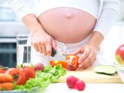 Bà bầu ăn gì để vào con mà không vào mẹ?