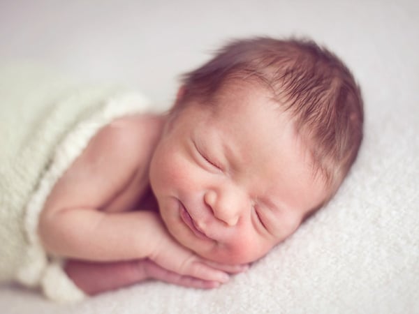 Trẻ sơ sinh 1 tháng tuổi: Ăn thế nào - Ngủ ra sao?