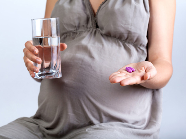Tháng cuối thai kỳ có nên uống canxi?