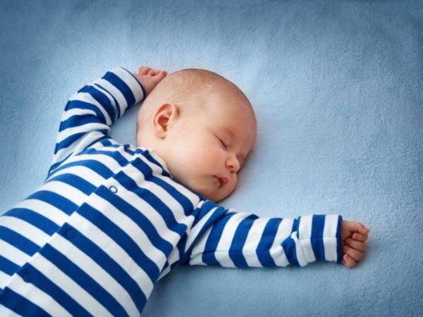 Trẻ sơ sinh ngủ ít, khó ngủ và cách khắc phục hiệu quả