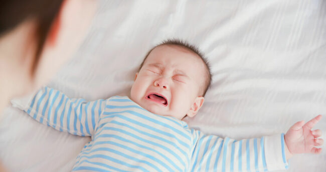 Tại sao trẻ sơ sinh khóc không có nước mắt?